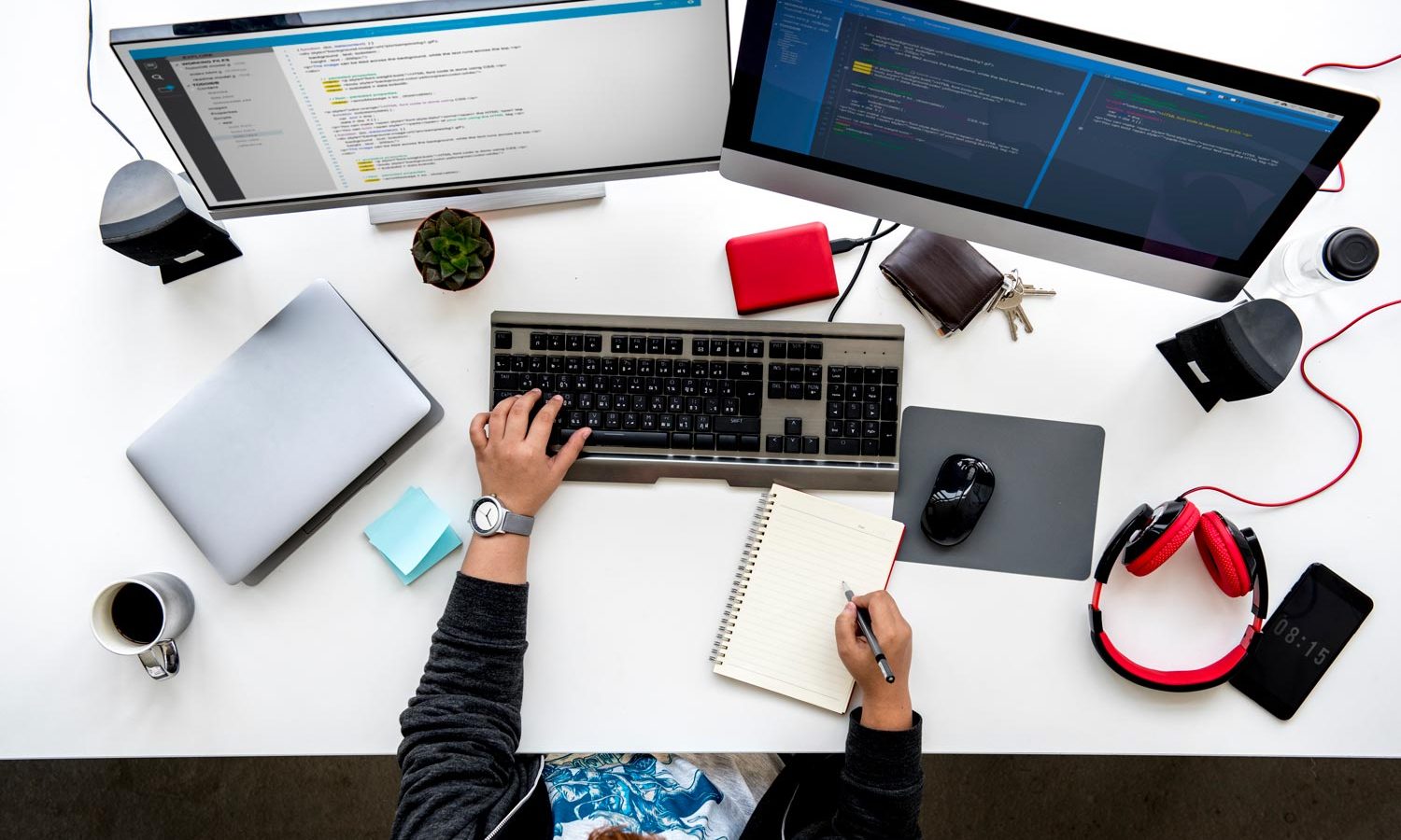 people-working-on-computer-pc-on-white-table-2023-11-27-05-30-27-utc